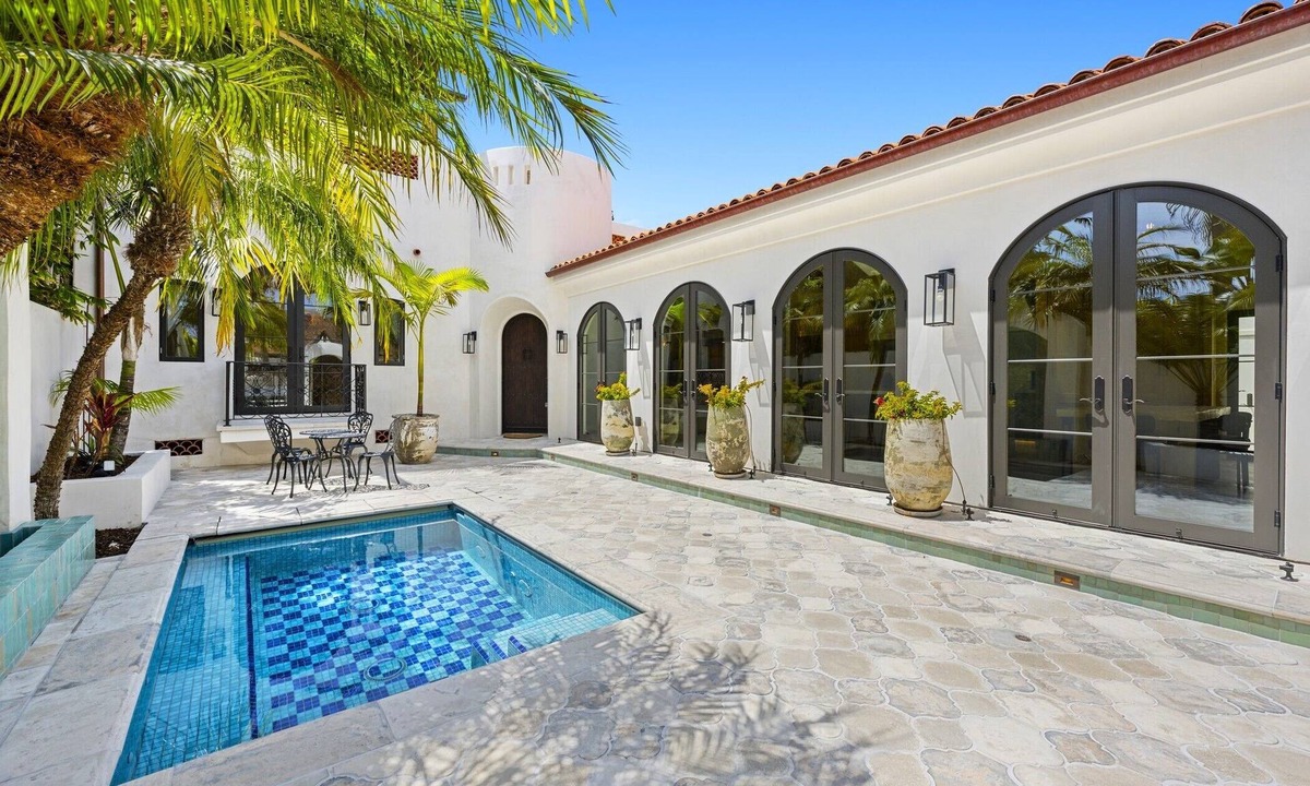 Beach Barber Tract House | Puertas del Cielo La Jolla Spa + Rooftop
