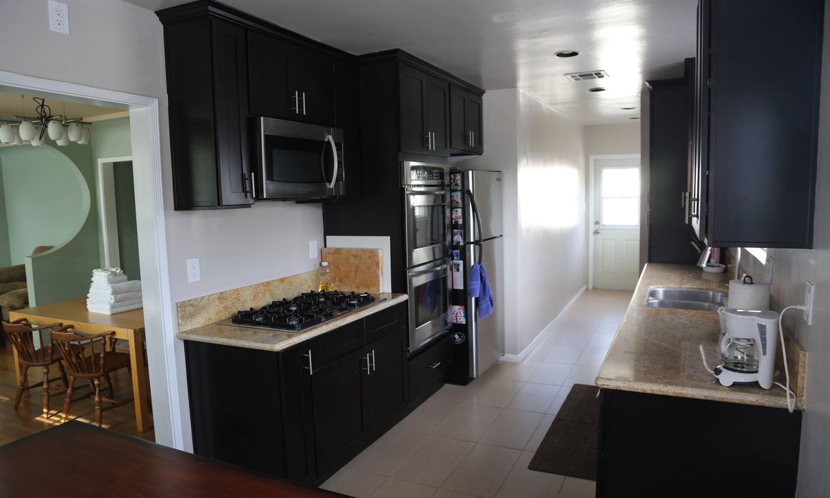 Carlson Park House | Quiet, Large Remodeled Family Home in Very Quiet Residential Area - NO SMOKING