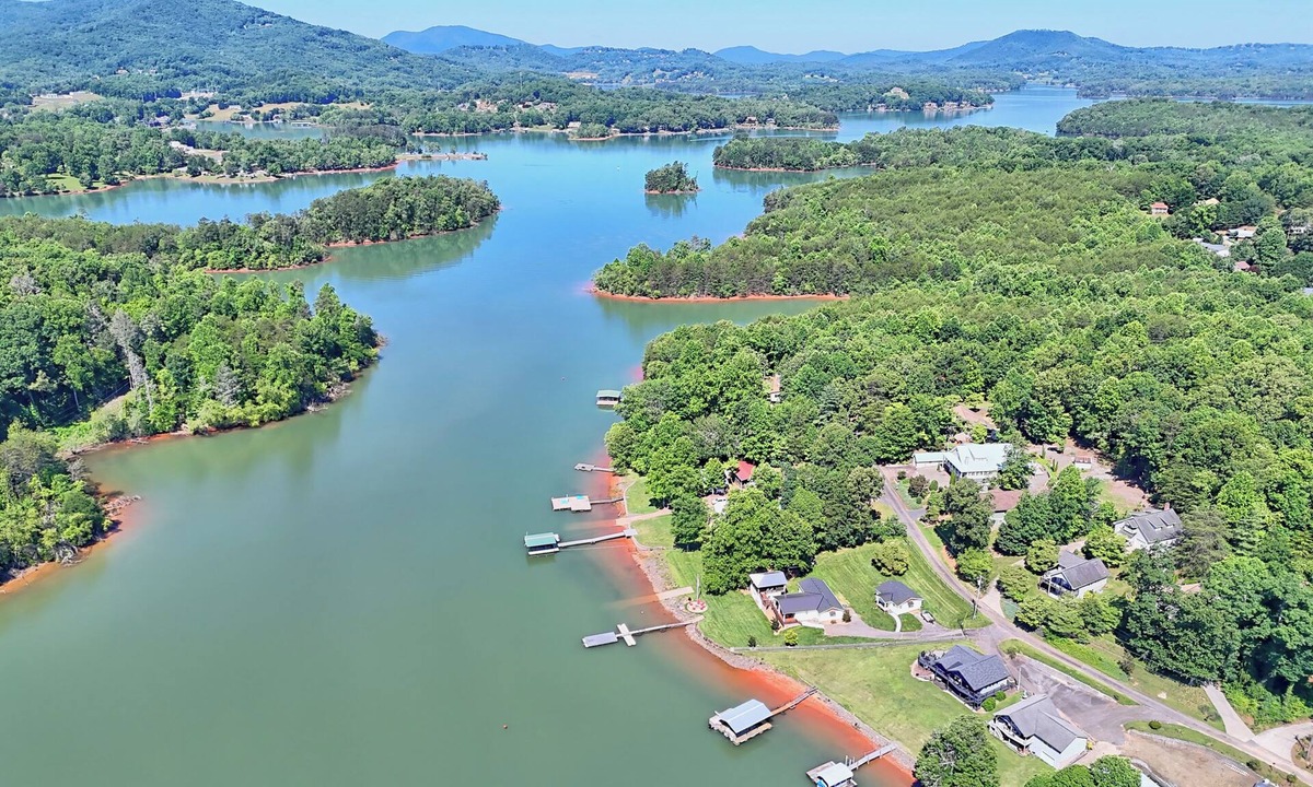 Hiawassee House | Refresh and Renew at Margaret’s Place on Lake Chatuge!