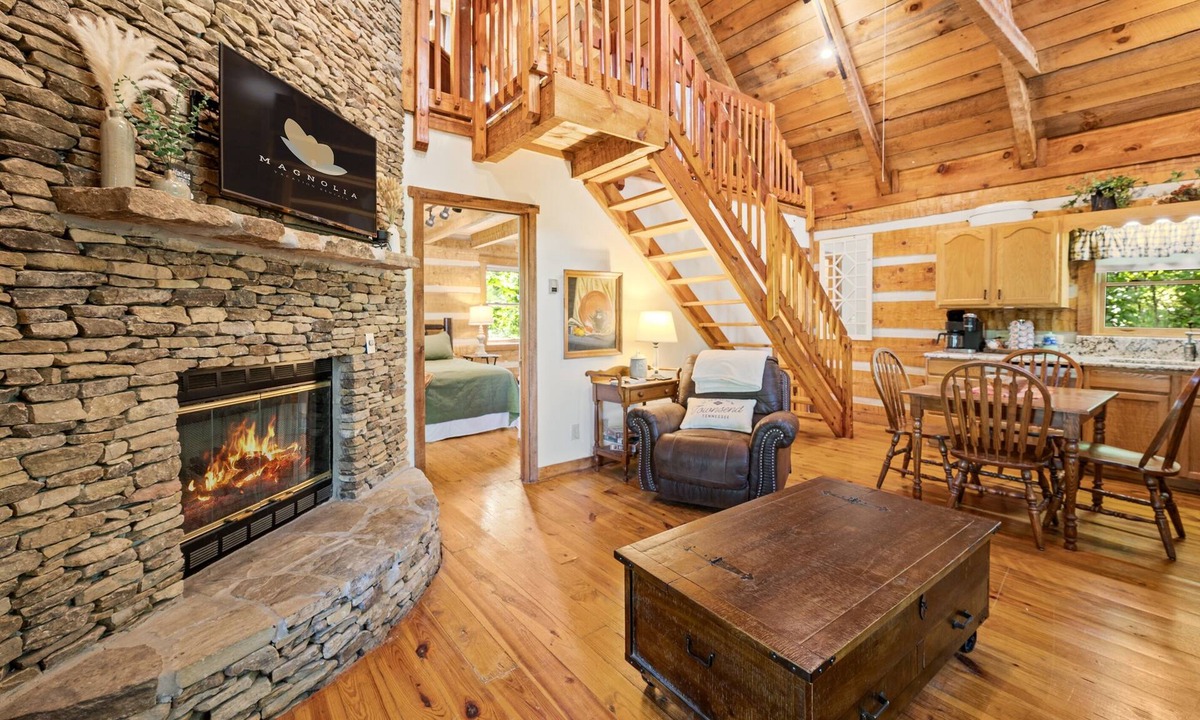 Townsend Cabin | Relax on the Quiet Side – Hot Tub & Serenity!