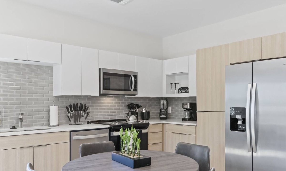 Optimist Park Condo | Reluxme | Modern 2BR Condo Near Uptown & Stadiums