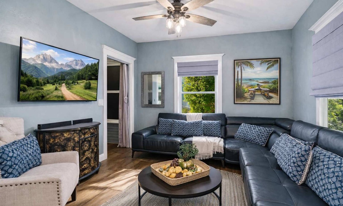 Stockton Hotel | Resort Perks: 8 beds, Sun Cott.age, deck & kitchen