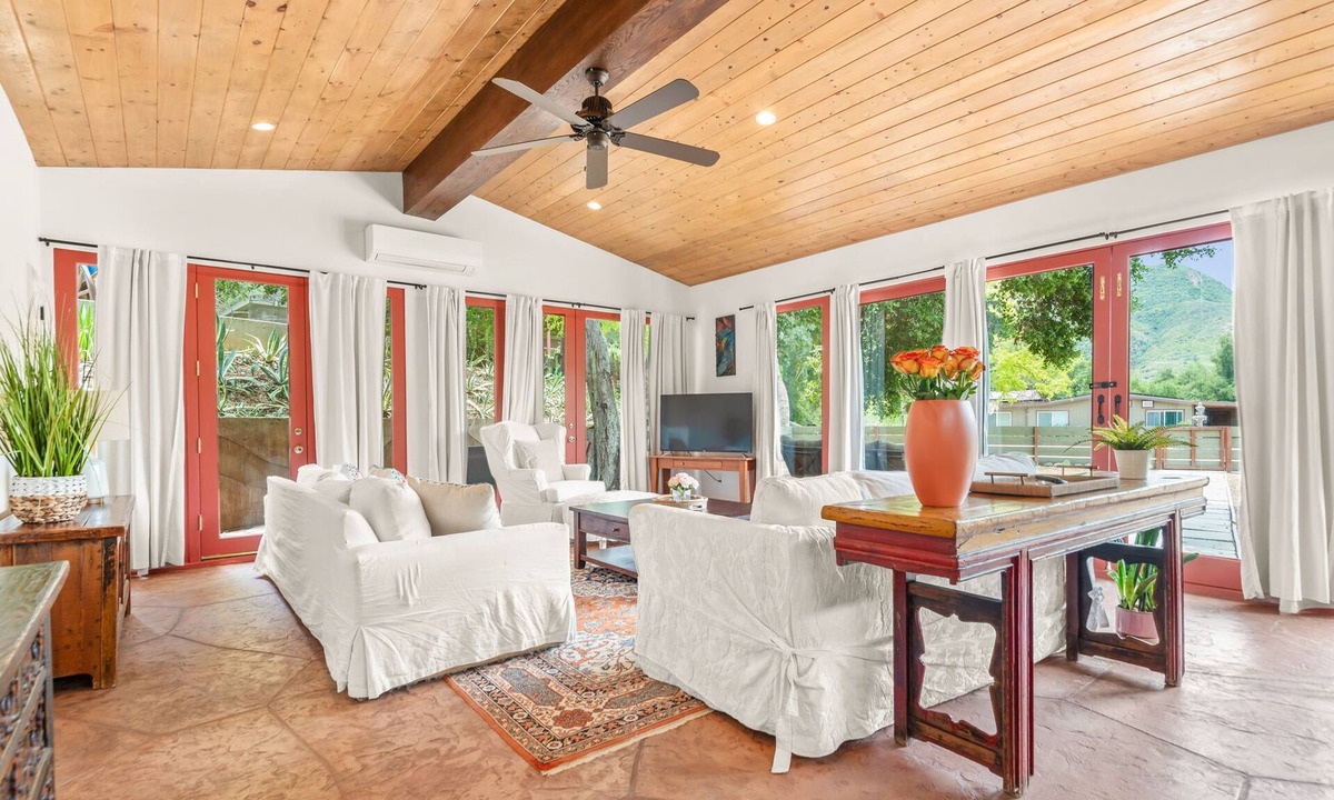 Agoura Hills Cottage | Romantic Garden Cottage Cozy 1BR Escape