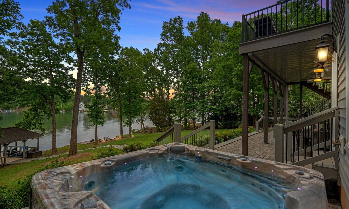 Mayhew House | Ruby Arrival by SoCharm | Luxury on Lake Norman