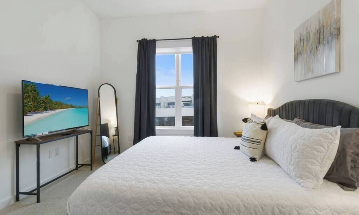 Richardson Apartment | Save Big! Modern Stay by Trails, Food & Shopping