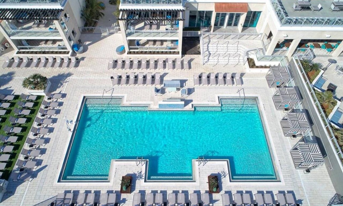 East Daytona Hotel | Savor An Exhilarating Experience! 2 Family-friendly Units, City View, Pool