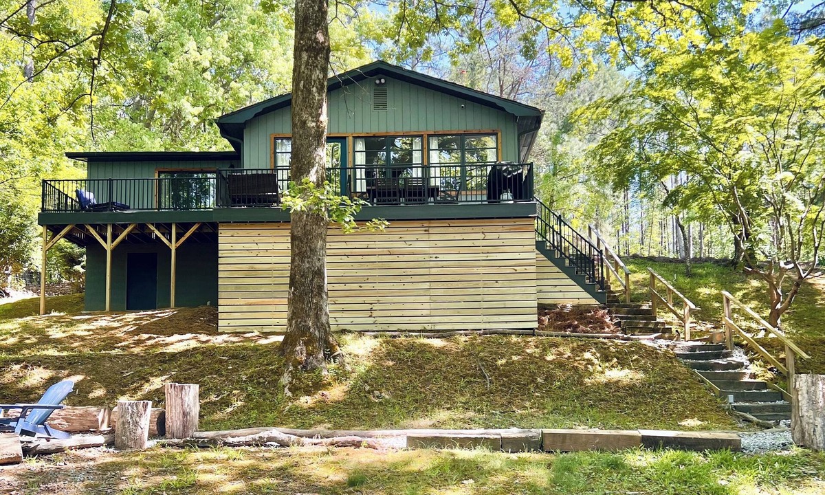 Troutman Cottage | Serene Lake Norman Escape-Sleeps 8, Pet-friendly, private dock, kayaks,& firepit