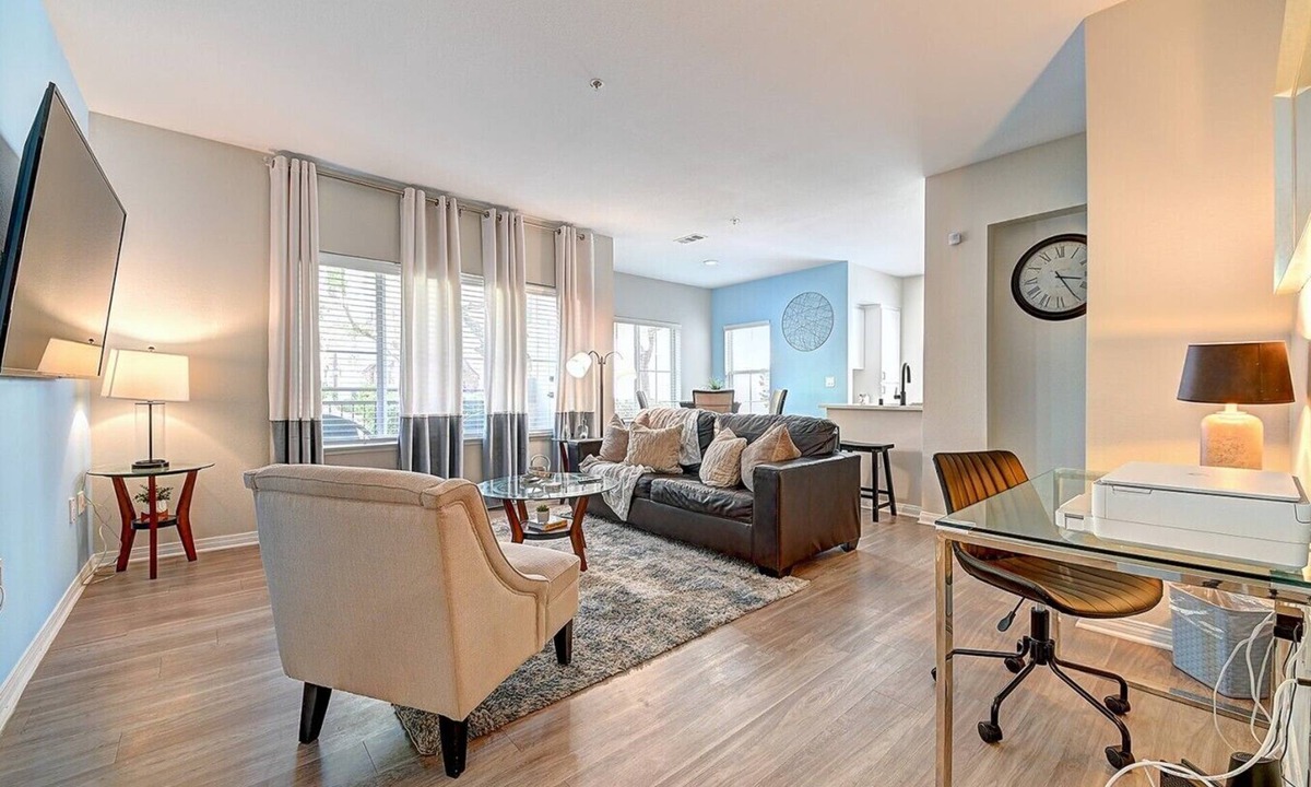 Valencia Apartment | Sky Luxury 2BDRM Suite | Deluxe Living Cali