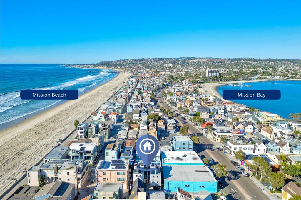 Mission Beach House | Sleeps 20 Walk to Beach 2 Side-by-Side Homes