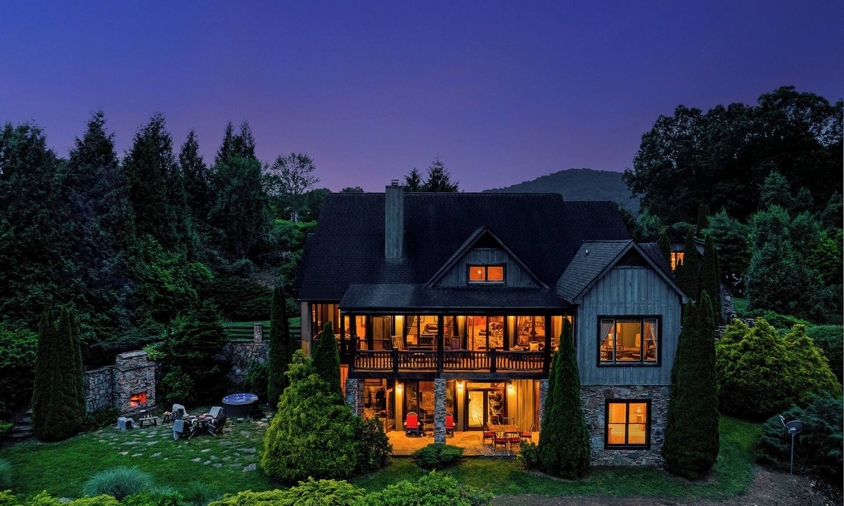 River Ridge House | Sleeps 22 On 17 Acres, River Access, Pet Friendly