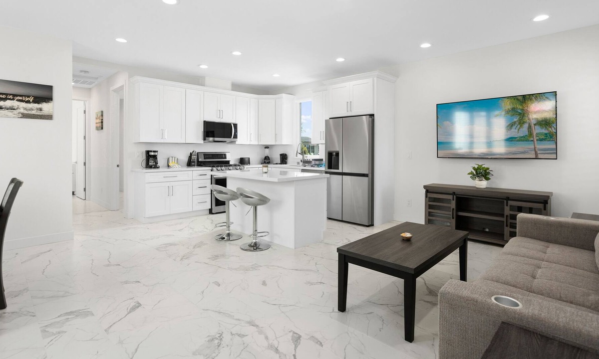 Solana Beach House | Solana Sunshine - New Construction Close to Beach and Shopping with Yard