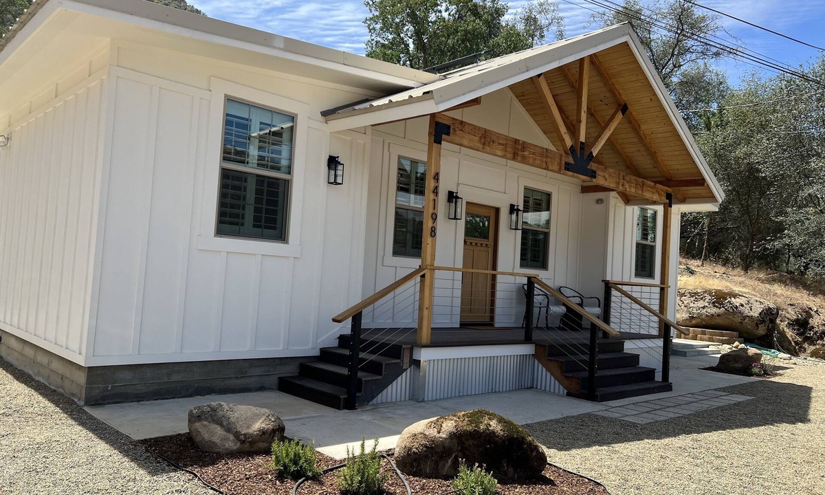 Three Rivers House | Soleil Luna – Luxury 2BR, 2BA Home 2 Miles from Sequoia NP”