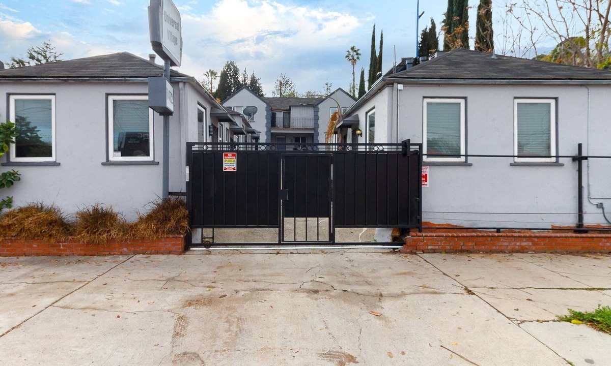Studio City Apartment | Spacious 1 Bedroom in Studio City Unit B