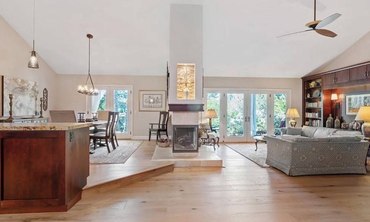 Poway House | Spacious 4BR Estate, Pickleball/Bball Court Surrounded by Trees on 0.74 acres