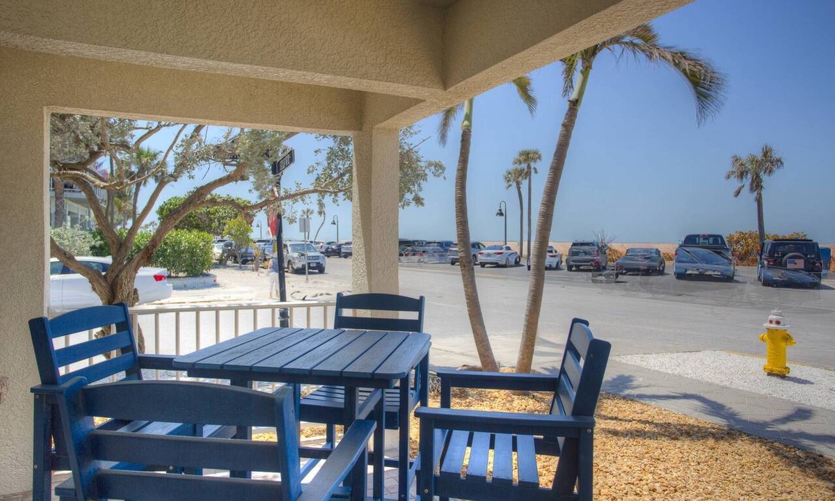 Pass-a-Grille Historic District Condo | Spacious corner unit on Pass-A-Grille Beach. Beach access Heated pool. Next to restaurants and shops