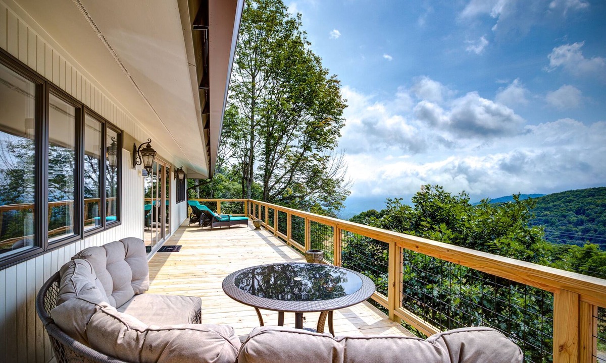 Seven Devils Cabin | Spacious lodge with magnificent mountain views, fireplace and hot tub.