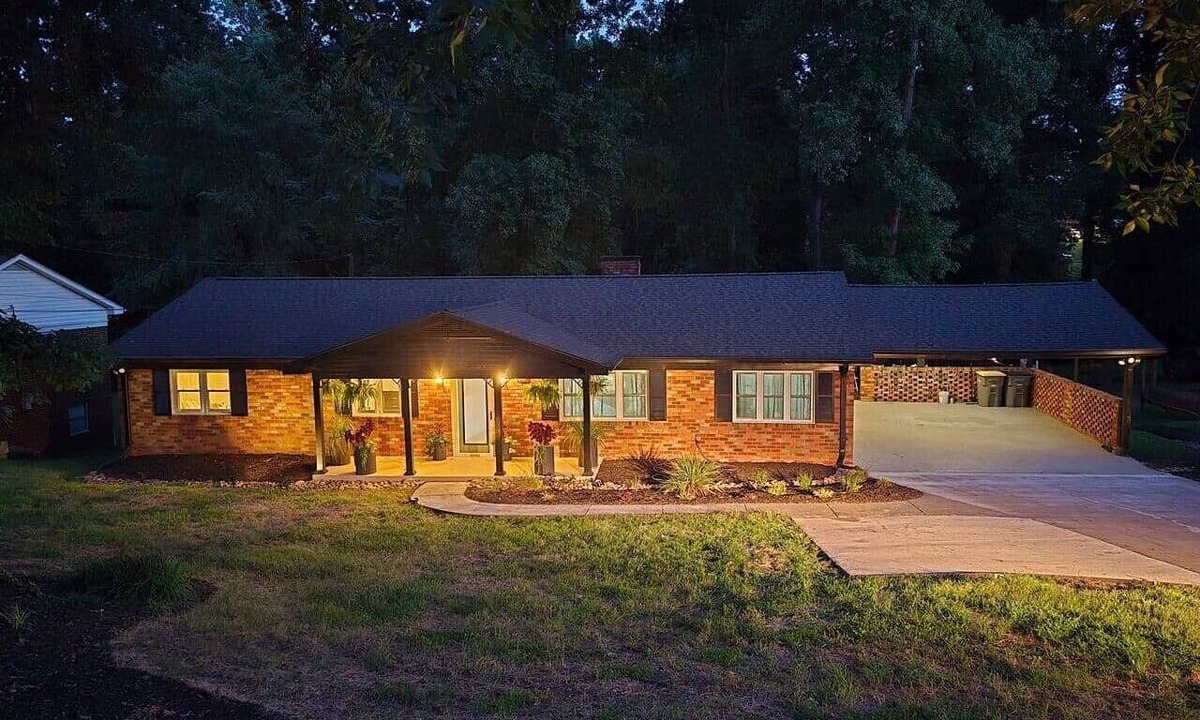 Kannapolis House | Spacious Renovated 5 bedroom Retreat near I-85