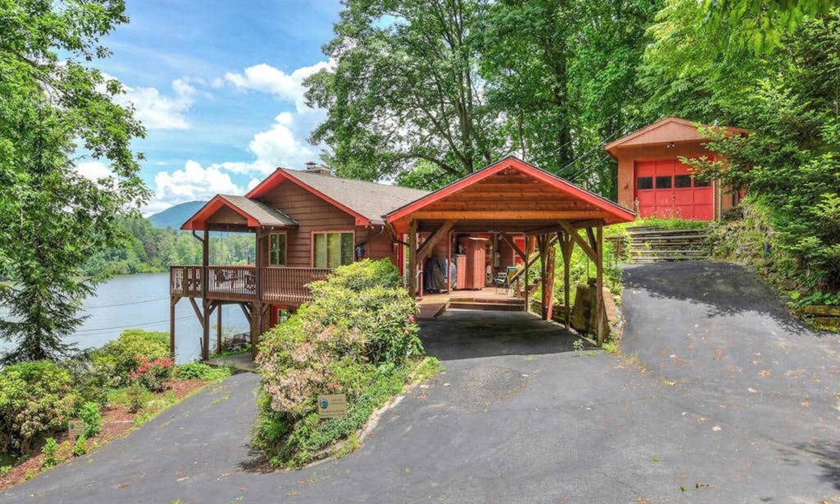 Lake Junaluska House | Spacious two-story lakefront home with lake views, balcony, AC, pool & tennis
