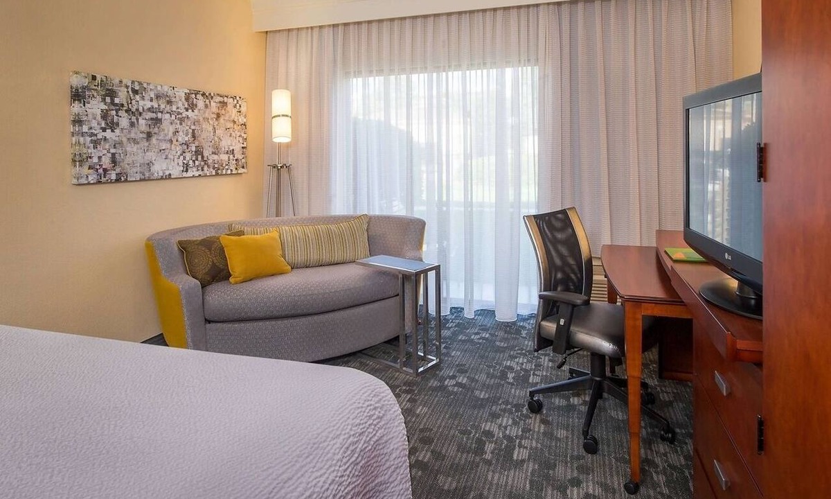 University Place Hotel | Spacious Unit w/Patio! Gym, Near Pavilion & UNC Charlotte