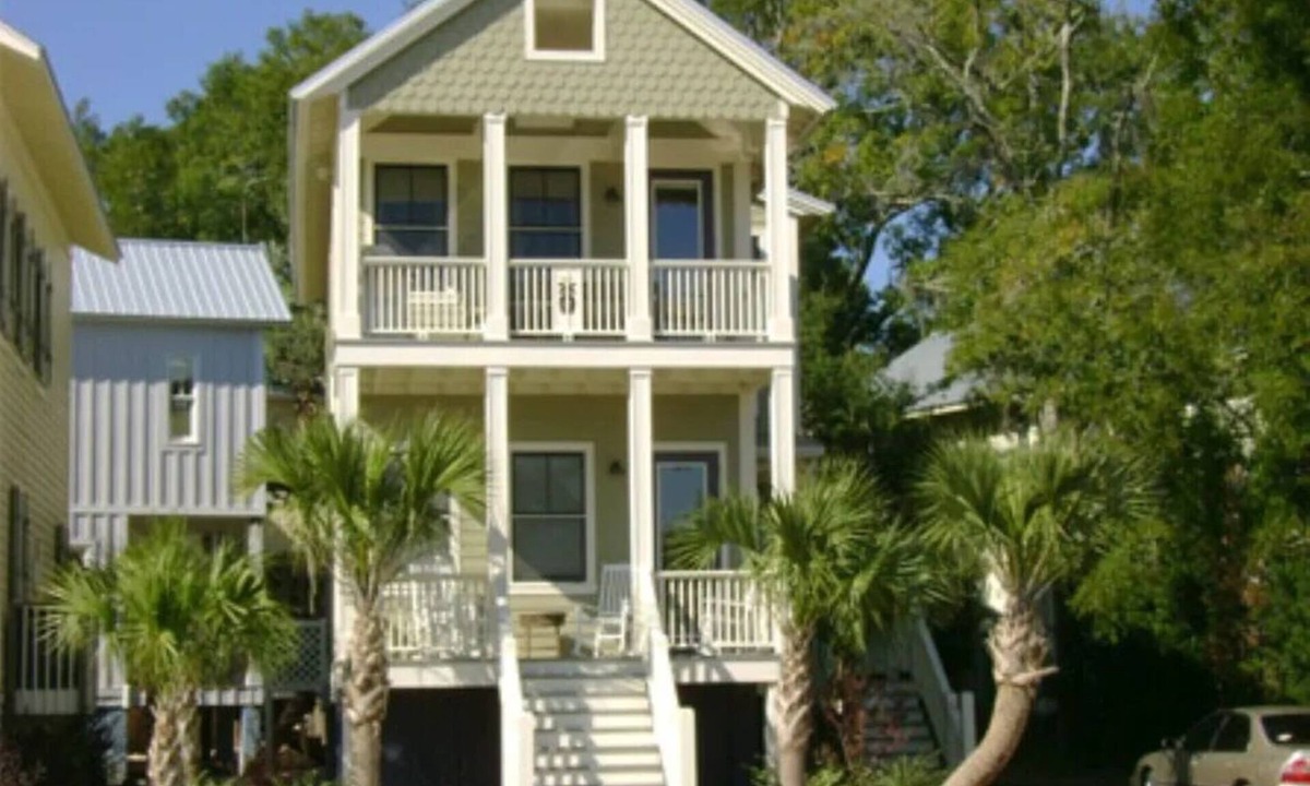 Steinhatchee Resort | Steinhatchee Landing Resort #51-Pineapple Plantation #51-**THIRD NIGHT FREE**