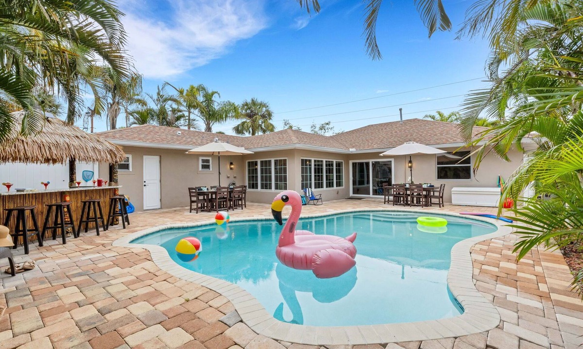 Clearwater Beach House | 🌴Summer Breeze | Beachside Pool Home Tiki Bar Sleeps 20 ➠ 770 Mandalay
