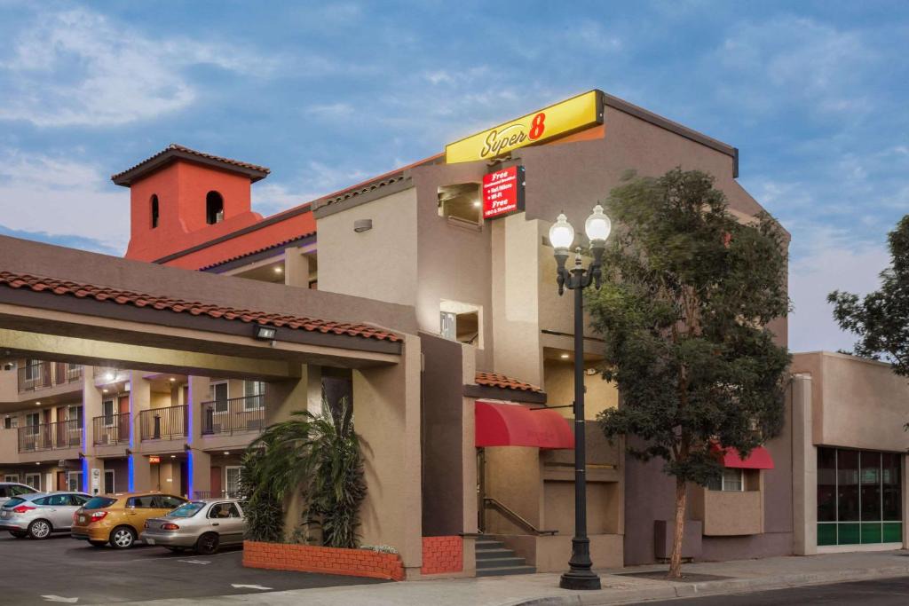 El Cajon Hotel | Super 8 by Wyndham El Cajon San Diego