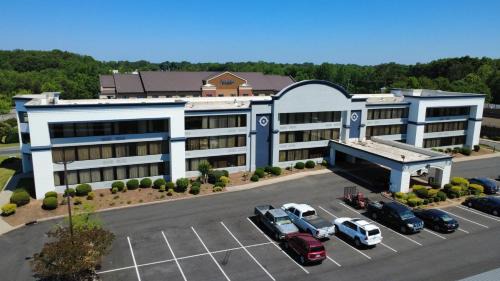 East Forest Hotel | SureStay by Best Western Charlotte Matthews