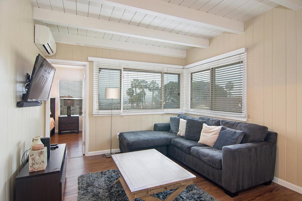 Middletown Apartment | Surreal Sunsets in Mission Hills Apartment