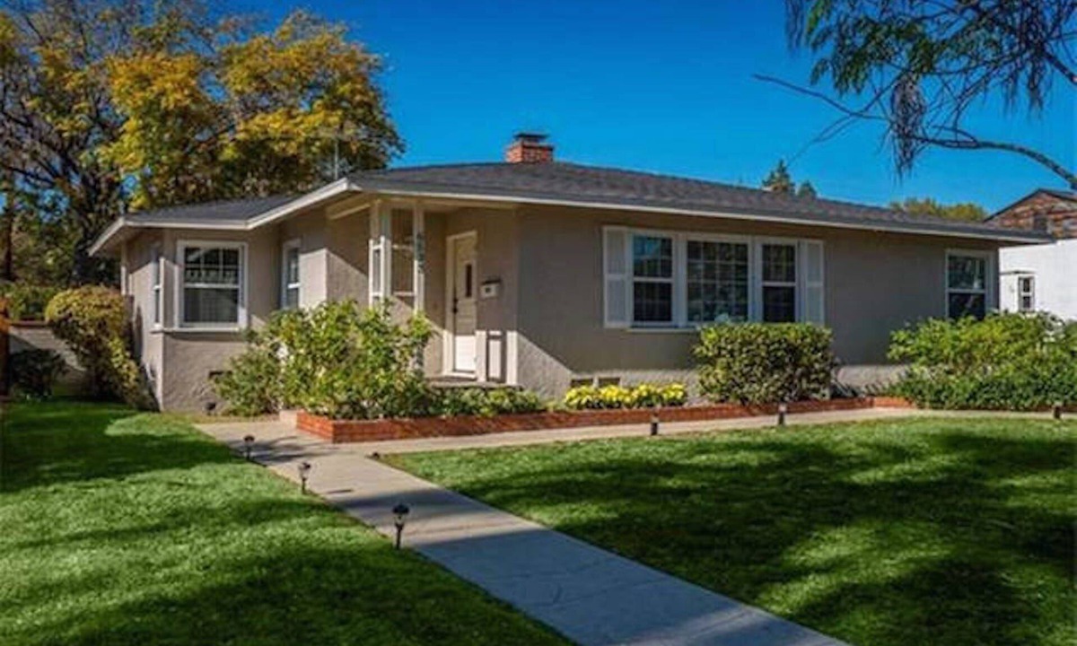Van Nuys House | Sweet and Lovely 3 Bedroom House- Close to Hollywood/Beaches/Universal Studios