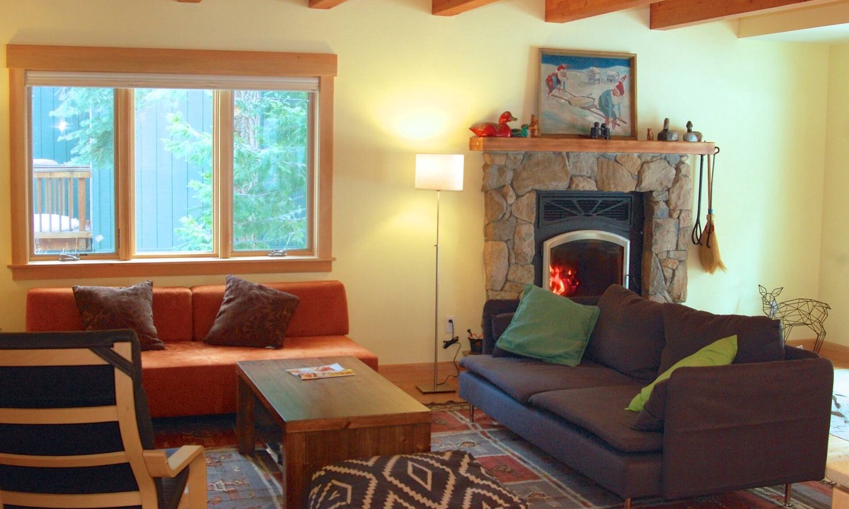 Tahoe Pines House | TAHOE PINES WEST SHORE CABIN 5 MIN WALK TO LAKE 3 BED/3 BATH, SLEEPS 8, DOGS/SKI