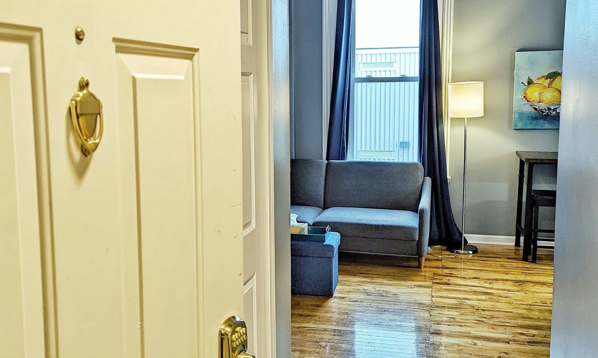 Bay City Apartment | Tanner Bldg Apt 9 - 1 king bedroom (Downtown)