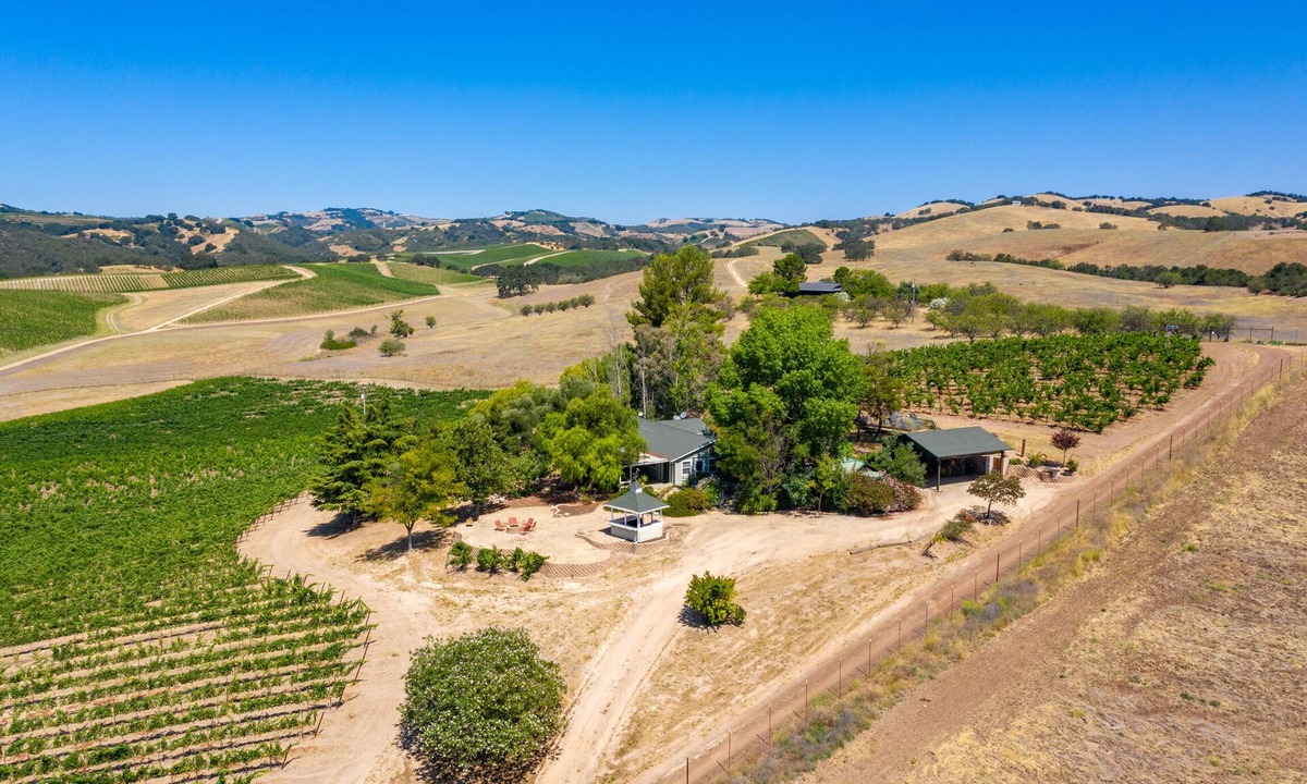 Paso Robles House | Thacher Vineyard Retreat- 23 acres-2 miles from Downtown Paso Robles