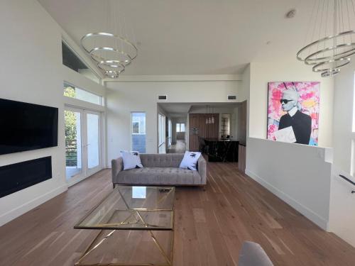 Silver Lake Villa | The Arts House - Private and Gated Home in Silver Lake with Pool & Views