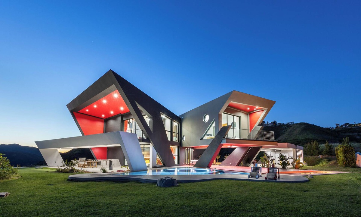 Malibu House | The Aviator; Sweeping Ocean Views Above The Clouds