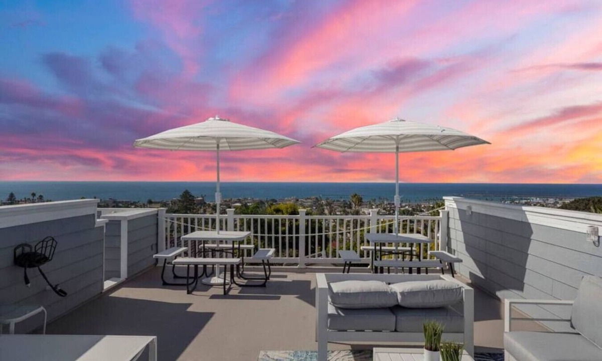 Point Loma Heights House | The Big Kahuna w/Roof Top