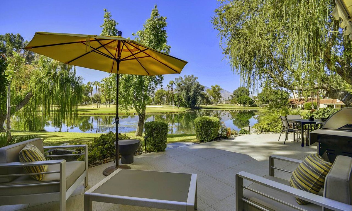 Rancho Mirage Condo | The Crown Jewel | Stunning Views, Dual Ensuites & Patio Bliss – a Greenday property!