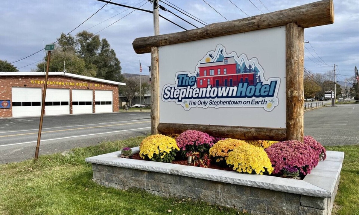 Stephentown House | The entire Stephentown Hotel! 28 person occupancy