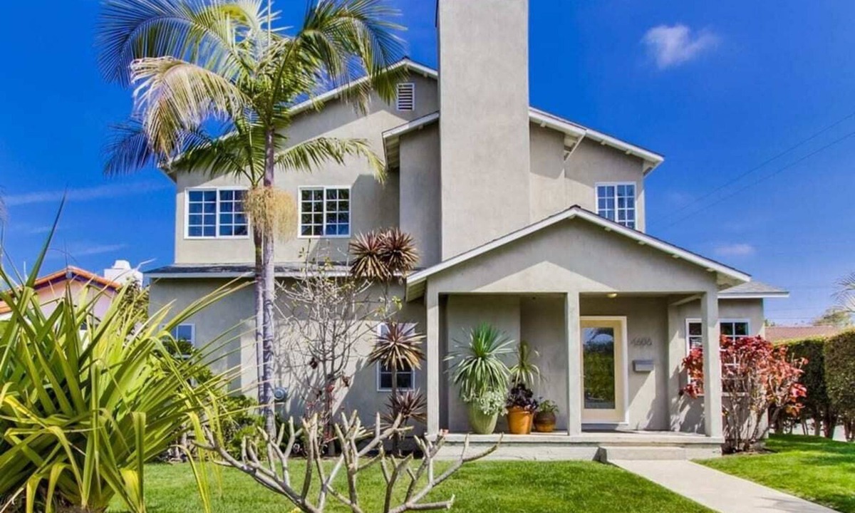 Sunset Cliffs House | The Grande House+Studio: yard+pets+BBQ!