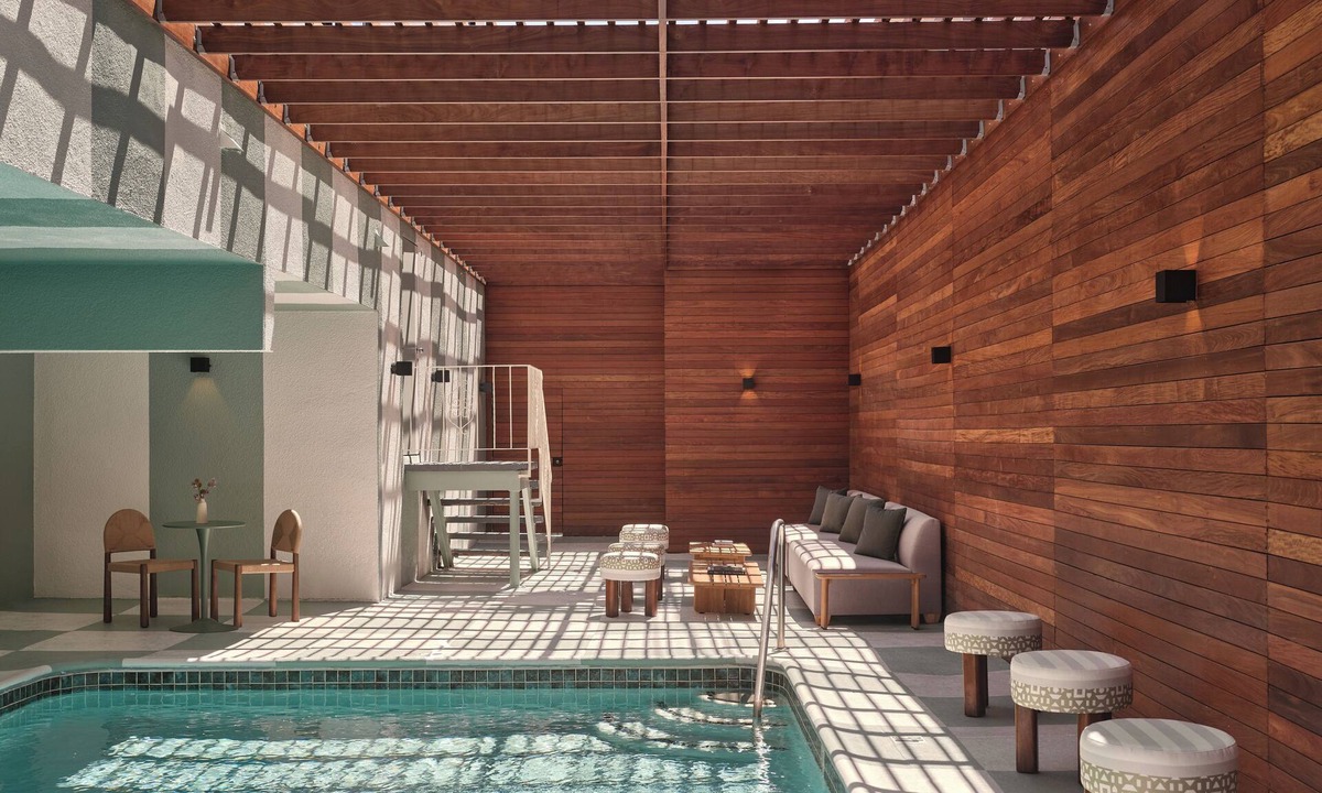 Koreatown Hotel | The Ivory