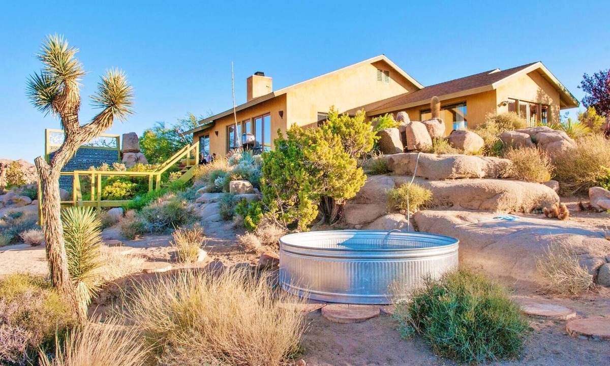 Monument Manor House | The Joshua Tree Oasis, Joshua Tree Oasis Home