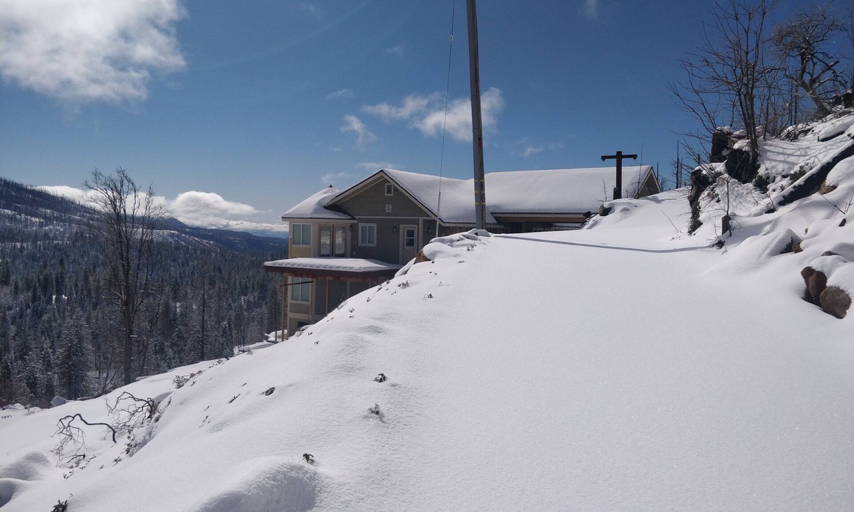 Fish Camp House | The Logger's Retreat at Yosemite - Epic Views! - Family-Friendly - Hot Tub!