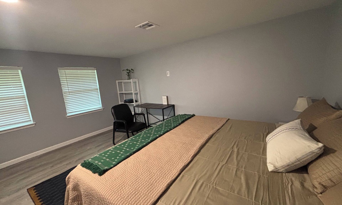 Taylor House | The Thorndale Cottage - Modern 3BR Retreat on ¾ Acre <10 Min to Samsung. WIFI