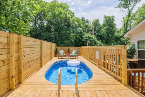 Charlotte House | The Venetian Sauna Hot tub Redlight Therapy