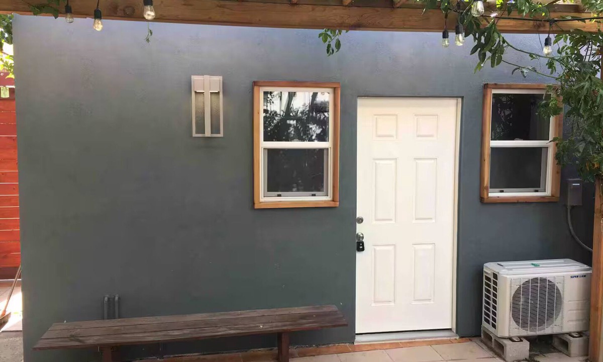 West Los Angeles House | Tiny house with AC in vibrant Los Angeles