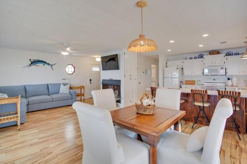 Ochlockonee Bay House | Tiny Tides Waterfront Cottage
