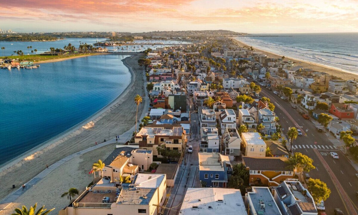 Mission Beach House | Tri-Level Beach Home w/Ocean & Bay Views+Hot Tub!