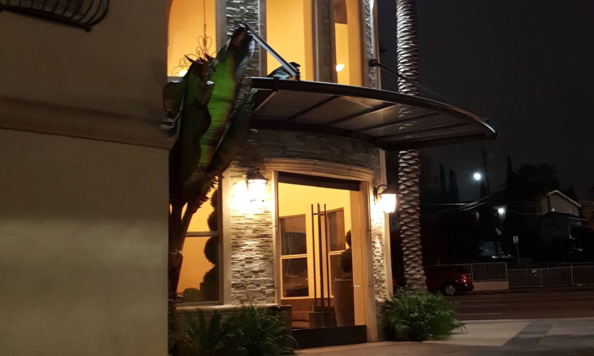 Pico-Union Hotel | Tuscan Garden Inn