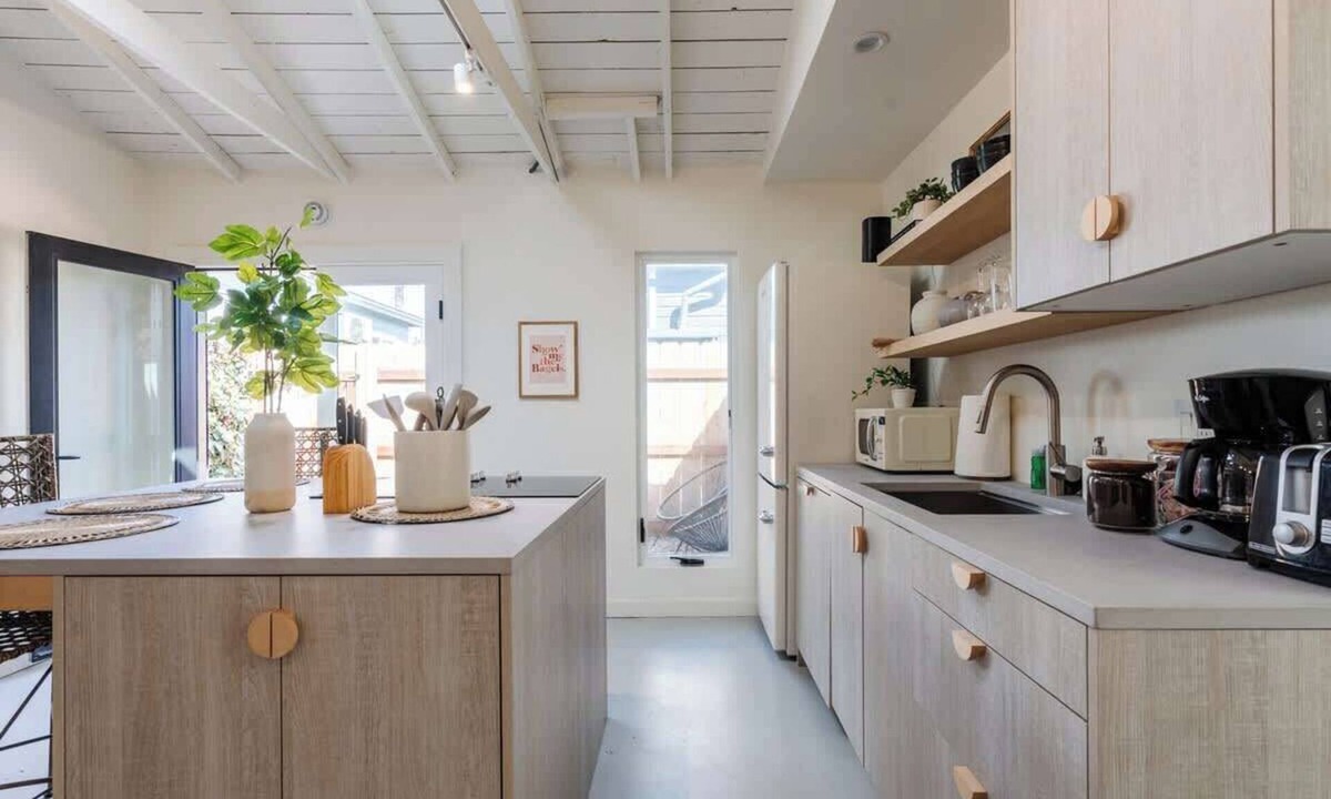 Ocean Beach House | Unique & Cozy Gem: Mins to Beach ~ Patio