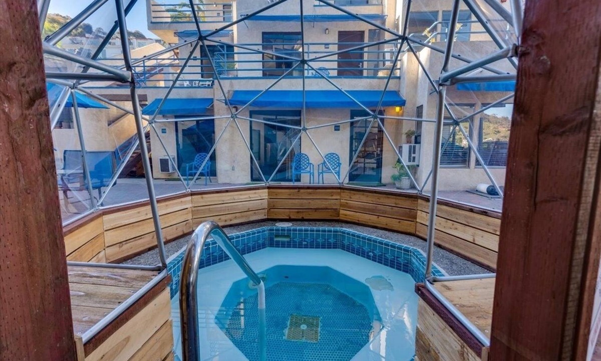 Avalon Hotel | Unwind and Relax in Charming Room Near Descanso Beach – 9 Min Walk to Shore