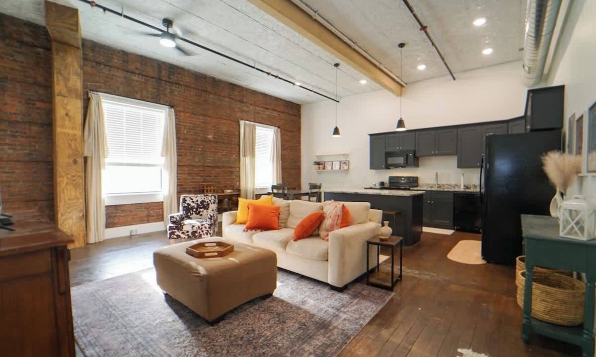 Grand Island Apartment | Upper Beauty: Vintage Downtown